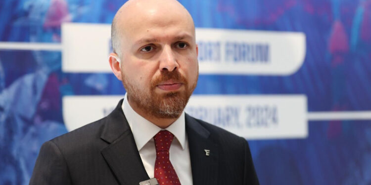 Gölgemizden korkan cahil cühela bir kitle var