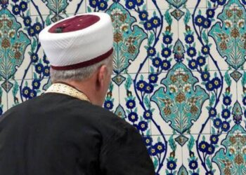 Gurbetçilerden para toplayan emekli imama 19 yıl sonra ceza!