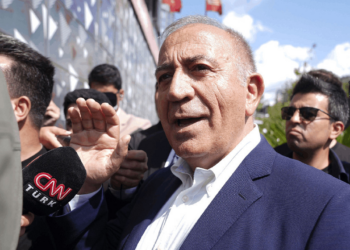 Gürsel Tekin'den CHP İstanbul Kongresine İlk Yorum: 'Biz Yargı Kararıyla Geldik'