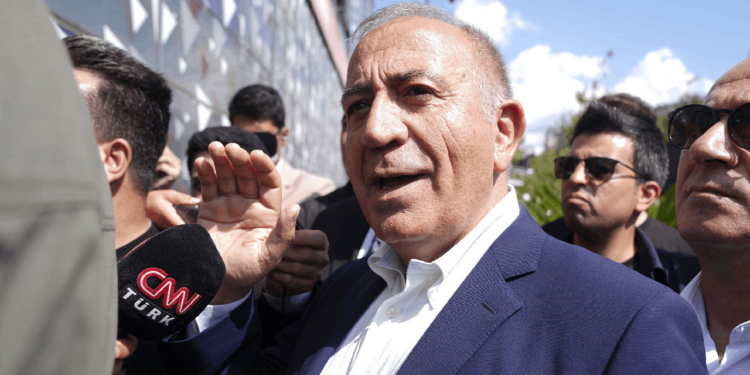 Gürsel Tekin'den CHP İstanbul Kongresine İlk Yorum: 'Biz Yargı Kararıyla Geldik'