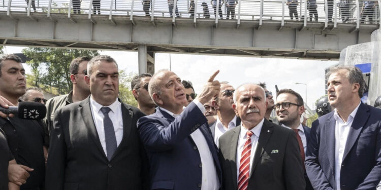 Gürsel Tekin’den Çarpıcı 'Utanma' Çıkışı! 'Artık Her Şey Çıkar ve Para İçin'