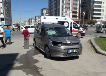 Hafif Ticari Araç Anne ve 2 Çocuğa Çarptı: 3 Ağır Yaralı