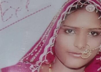 Hindistan’da ten rengi nedeniyle eşini diri diri yakan adama idam cezası