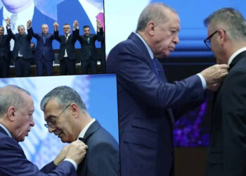 İki Belediye Başkanı AKP'ye Geçti, Rozetlerini Cumhurbaşkanı Erdoğan Taktı