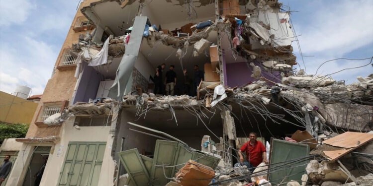 İsrail'den Korkunç Saldırı! Batı Şeria'da Filistinlilere Ait 3 Evi Yıktı