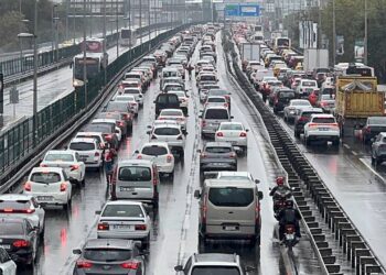 İstanbul'da trafik yoğunluğu yüzde 80'e ulaştı