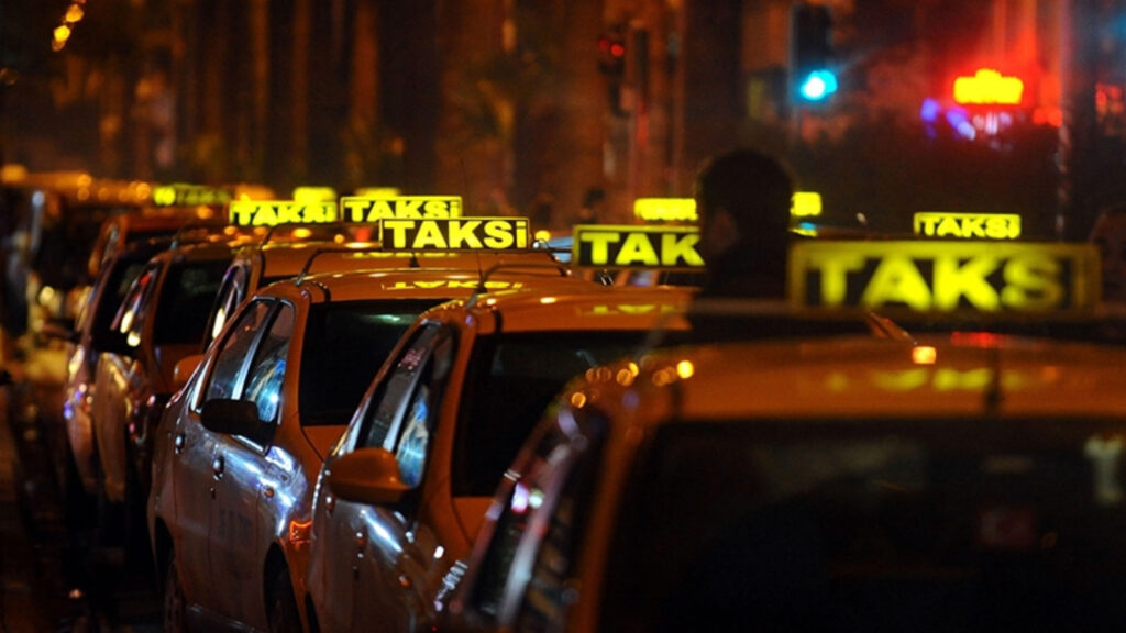 İstanbul’da turist yolculardan fazla ücret alan taksilerin çalışma ruhsatları iptal edildi