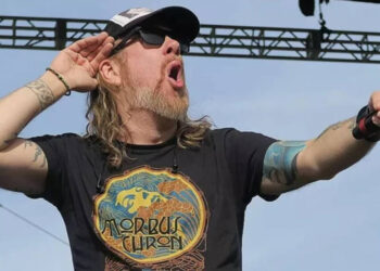 Kanserle Mücadele Ediyordu... Ünlü Şarkıcı Hayatını Kaybetti