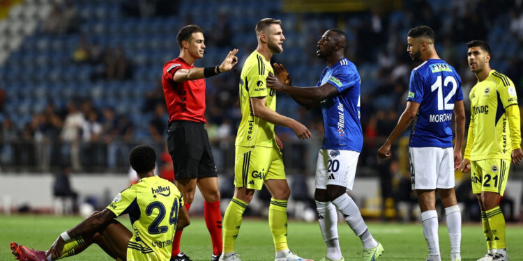 Kasımpaşa, 10 Kişiyle Fenerbahçe’ye 'Dur' Dedi!