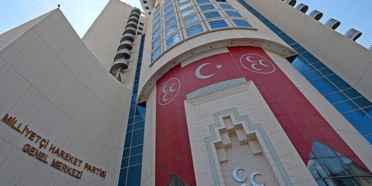 MHP’den sürpriz hamle: İki isim partiden ihraç edildi