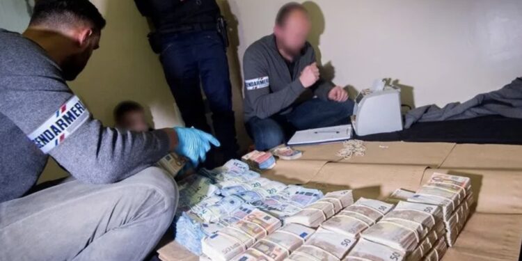 Marsilya-Milano ve İstanbul hattında milyonlarca euroluk kara para trafiği!