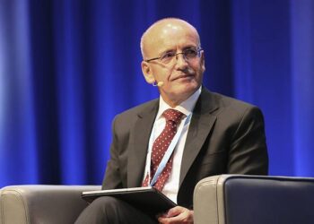 Mehmet Şimşek, yıl sonu için rakam verdi: Enflasyonla mücadele kolay bir iş değil, geçmişe yönelik bir uyarlama süreci var