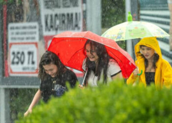 Meteoroloji'den Flaş Yağış Uyarısı! O İllerde Yaşayanlar Dikkat, Bir Anda Sağanak Bastıracak