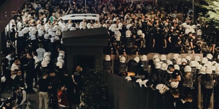 Muhalefet CHP’ye desteğe gitti: Hep birlikte direnip beraber kazanacağız