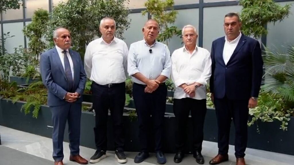 Müjdat Gürbüz de kayyım heyetinden çekildi