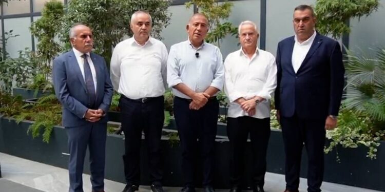 Müjdat Gürbüz de kayyım heyetinden çekildi