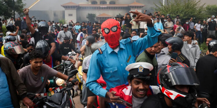 Nepal'de İsyan Büyüyor! 15 Binden Fazla Mahkum Firar Etti