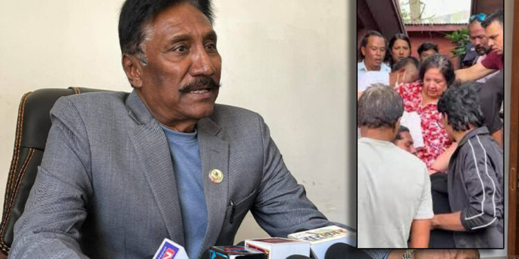 Nepal'de Kaçan Bakanın Engelli Eşini Protestocular Kurtardı, O Kareler Gündem Oldu