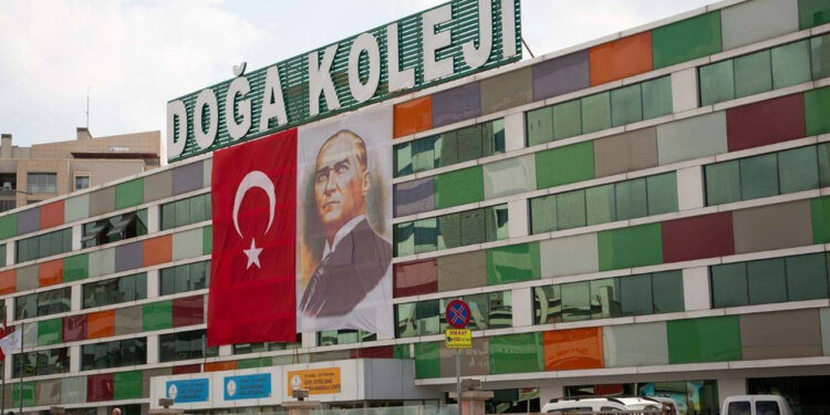 Öğrenci ve Veliler Merakla Bekliyordu, MEB'den Açıklama Geldi! Doğa Koleji'nde Eğitim Devam Edecek mi?