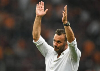 Okan Buruk’un Tahtı Yerle Bir Oluyor! Galatasaraylı Yöneticinin Görüştüğü Ünlü Teknik Direktörü Resmen Açıkladılar