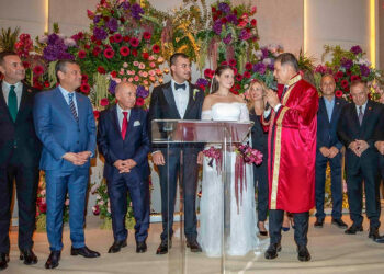 Olağanüstü Kurultay Öncesi Sıcak Kareler: CHP’liler Düğünde Buluştu