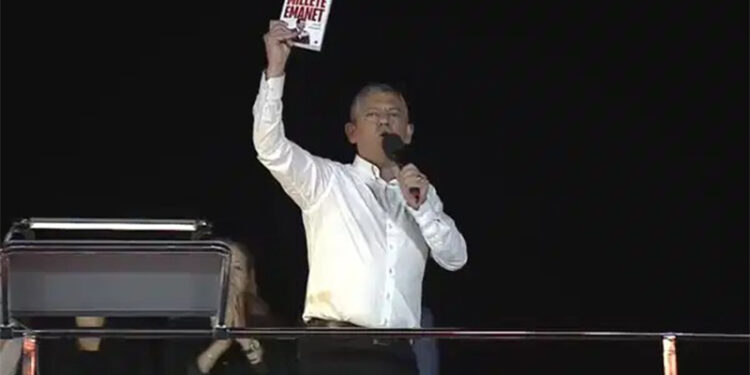 Önsözü Özgür Özel’den, son sözü İmamoğlu’ndan “Millete Emanet”