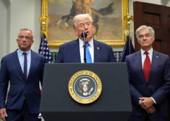 “Otizme çağrı bulduk” diyen Trump bunu açıkladı: “Hamilelikte Tylenol kullanımı otizm riskini artırıyor”