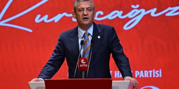 Özel: Türkiye'de çok partili siyaset tehlike altında