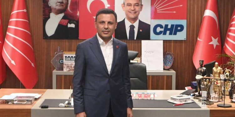 Özgür Çelik: Bu hukuksuz kuşatmadan vazgeçilmeli