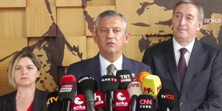 Özgür Özel, Ali Yerlikaya'ya Seslendi: 'Bana Sormadan Evime Nasıl Giriyorsun?'