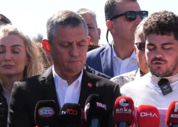 Özgürlük Yürüyüşü Silivri’de Tamamlandı: Gençleri Özgür Özel Karşıladı