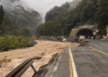Rize ve Artvin’de selin izleri siliniyor