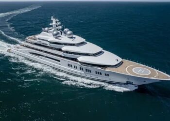 Rus milyarderin süper yatı açık artırmaya çıkarıldı