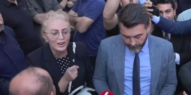 Salondaki kadın avukat bakın kim çıktı?