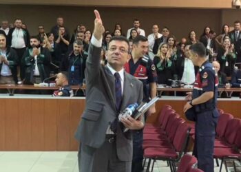 Seçilmiş belediye başkanına "ahmak" sözünden ceza vermek sandık iradesine açık saldırıdır!