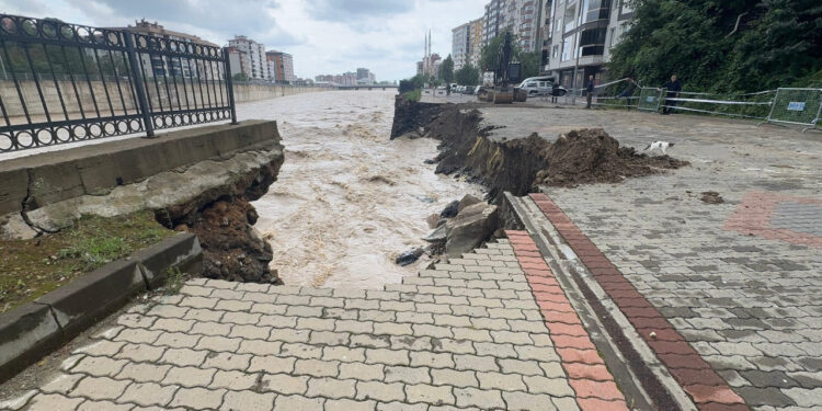 Sel ve Heyelan Kâbusu... AFAD’dan 4 İl için Kritik Uyarı!