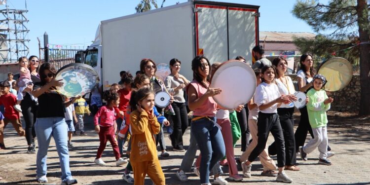 Surfest II festivaline kadın ve çocuklardan yoğun ilgi