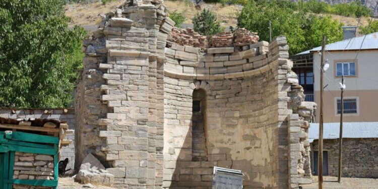 Tarihi Varagavank Manastırı ve Yoncatepe Kalesi için çağrı