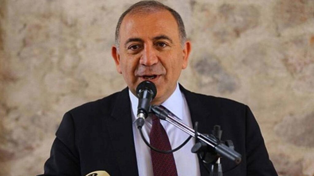 Tekin 'göreve başlamasının sağlanması için' mahkemeye başvurdu