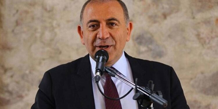 Tekin 'göreve başlamasının sağlanması için' mahkemeye başvurdu