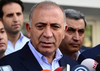 Tekin, kayyım olarak göreve devam edecek