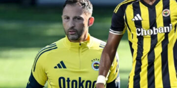 Trabzonspor Derbisi Öncesi Fenerbahçe’ye Kötü Haber! Domenico Tedesco’nun Dünyası Başına Yıkıldı: Yıldız Golcü Sakatlandı