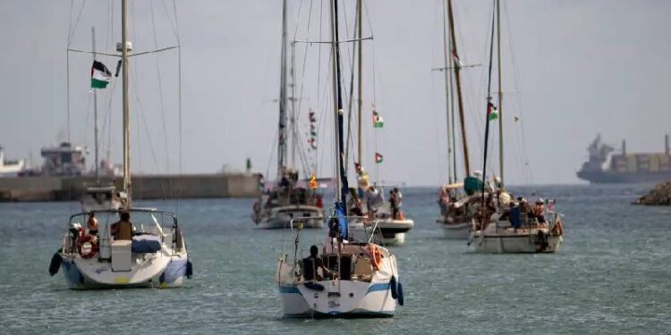 Türk Deniz Kuvvetleri, Gazze'ye yol alan Sumud Filosu'na insani destek veriyor