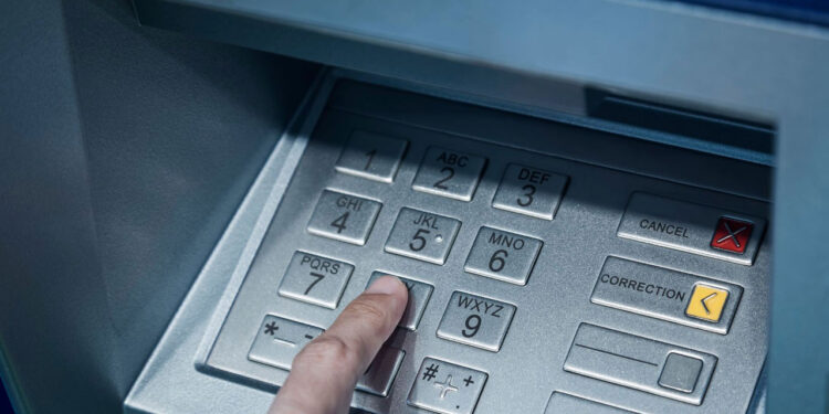 Türkiye’de Banka Şubeleri Azalıyor, ATM Sayısı Artıyor: İşte Güncel Rakamlar