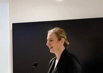 Üniversite istedi, Galatasaray Üniversitesi profesörü Aylin Ataay emekli oldu