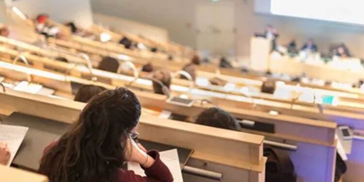 Üniversite okumanın aylık maliyeti asgari ücretin iki katını aştı!