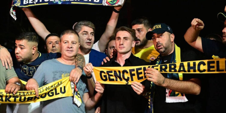 Ünlü Yorumcular Kerem Aktürkoğlu’nu Geldiğine Pişman Etti: ‘Boşuna İki Topçudan Dayak Yemedi’