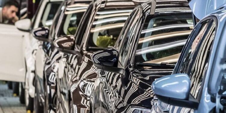 Yılın ilk 8 ayında en çok satan otomobil ve hafif ticari markaları açıklandı: Liderlik koltuğu el değiştirdi