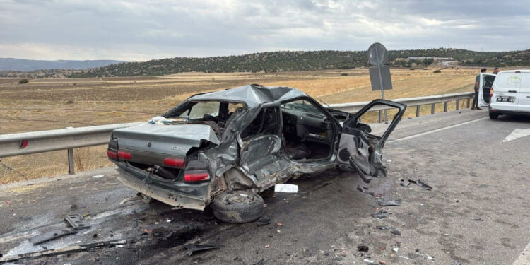 Yozgat'ta Feci Kaza: 3 Kişi Yaralandı, 1 Kişi Hayatını Kaybetti