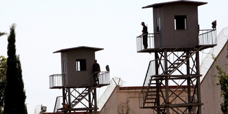 ‘Sürece rağmen cezaevlerinde zulüm sürüyor’